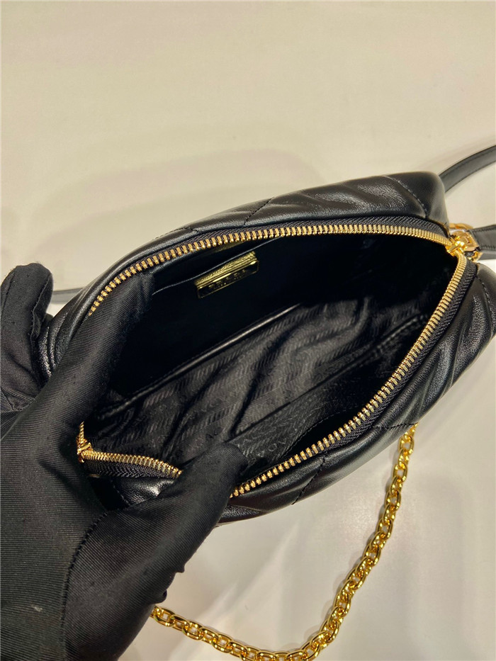  Prada 프라다 퀼티드 레더 카메라 숄더백 1BH19