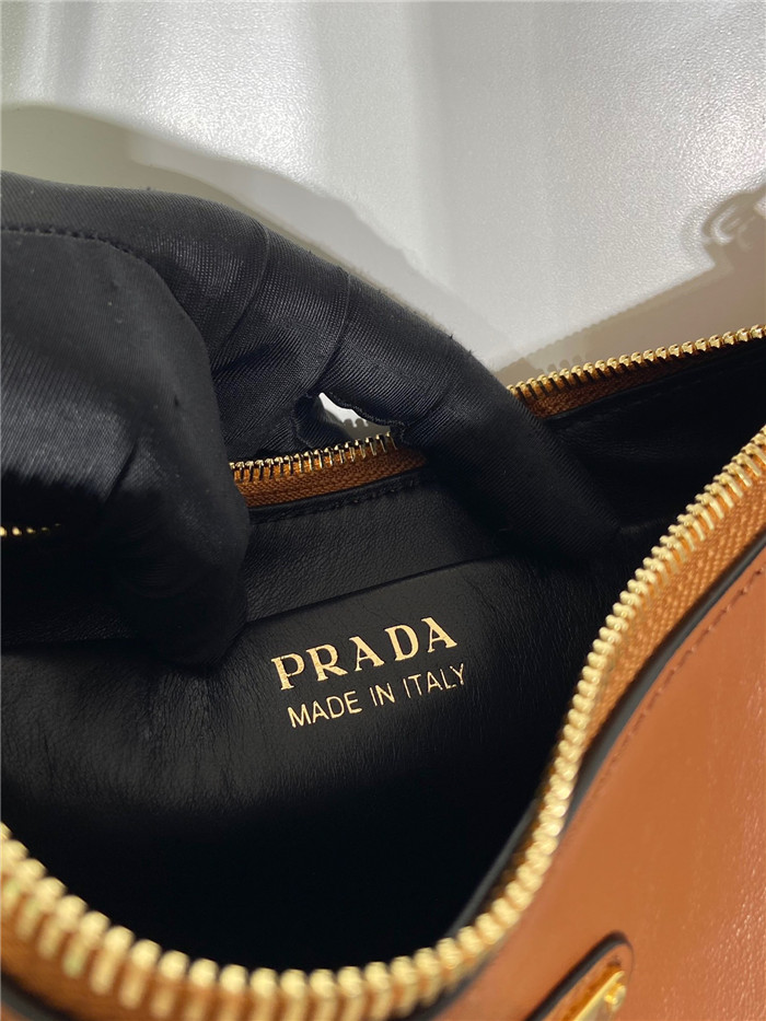  Prada 프라다 사카 하프문 호보백 1BC194