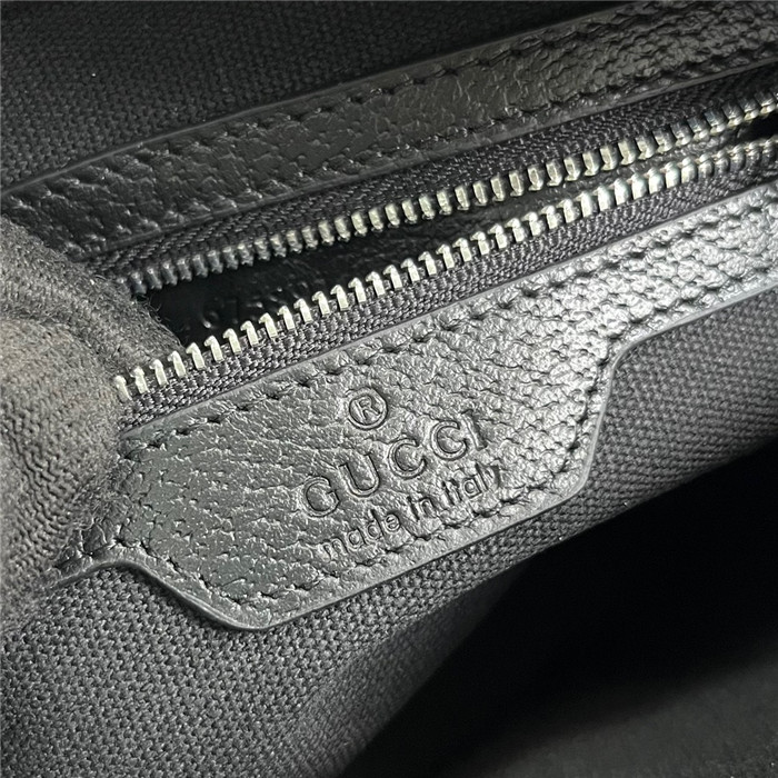 GUCCi 구찌 인터로킹 G 디테일 메신저백 675891