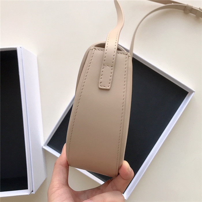  CELINE 셀린느 퀴르 트리오페 트리옹프 베사체 반달