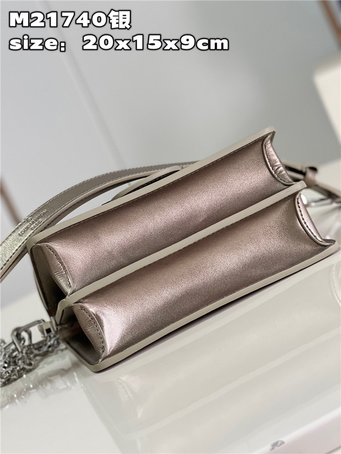 LOUIS VUITTON  루이비통 미니 도핀 라이트 골드 M21740