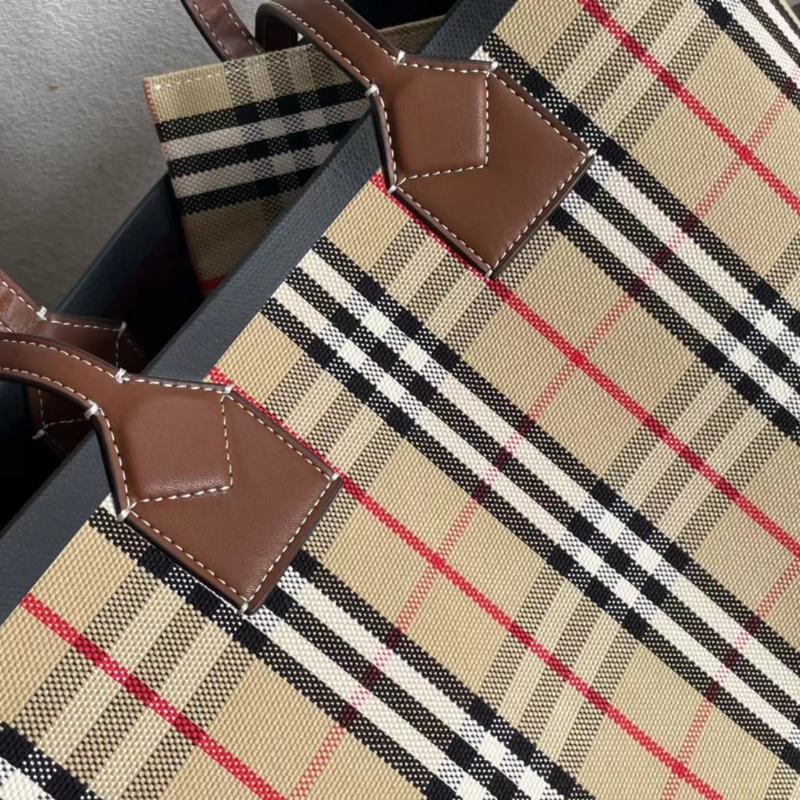 [르세라핌 김채원] Burberry 버버리 스몰 런던 토트백