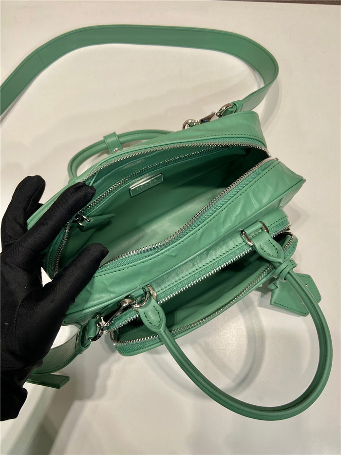 Prada 프라다 앤틱 나파 가죽 멀티포켓 탑 핸들백 1BB09