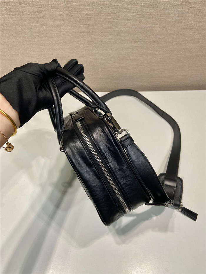  Prada 프라다 미디엄 앤티크 나파 가죽 탑 핸들 백 1BB092