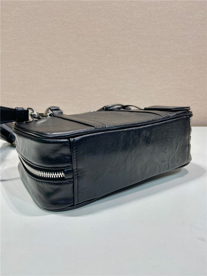  Prada 프라다 미디엄 앤티크 나파 가죽 탑 핸들 백 1BB092