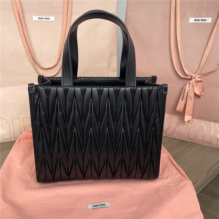 Miumiu   미우미우 마테라쎄 나파 가죽 토트백 5BG263