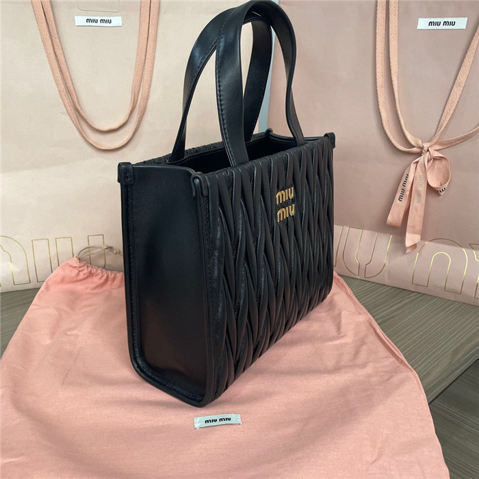 Miumiu   미우미우 마테라쎄 나파 가죽 토트백 5BG263