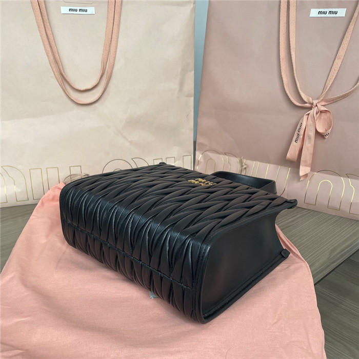 Miumiu   미우미우 마테라쎄 나파 가죽 토트백 5BG263