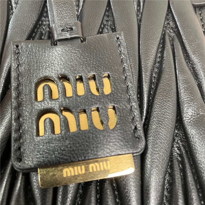 Miumiu   미우미우 마테라쎄 나파 가죽 토트백 5BG263