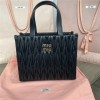 Miumiu   미우미우 마테라쎄 나파 가죽 토트백 5BG263