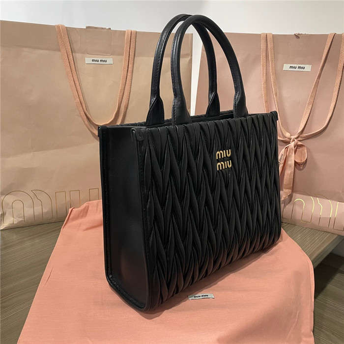 Miumiu   미우미우 마테라쎄 나파 가죽 토트백 라지 5BG258