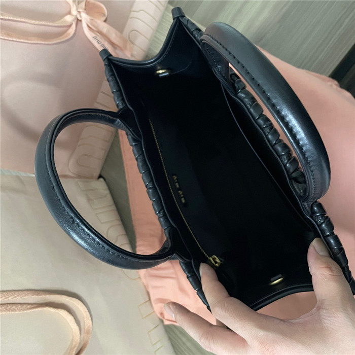 Miumiu   미우미우 마테라쎄 나파 가죽 토트백 라지 5BG258