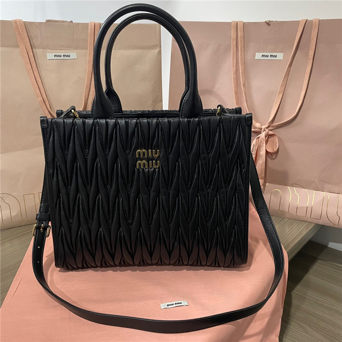 Miumiu   미우미우 마테라쎄 나파 가죽 토트백 라지 5BG258