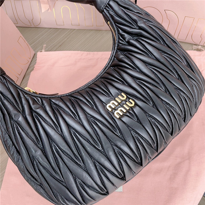 Miumiu  미우미우 완더 마테라쎄 호보백 5BC108