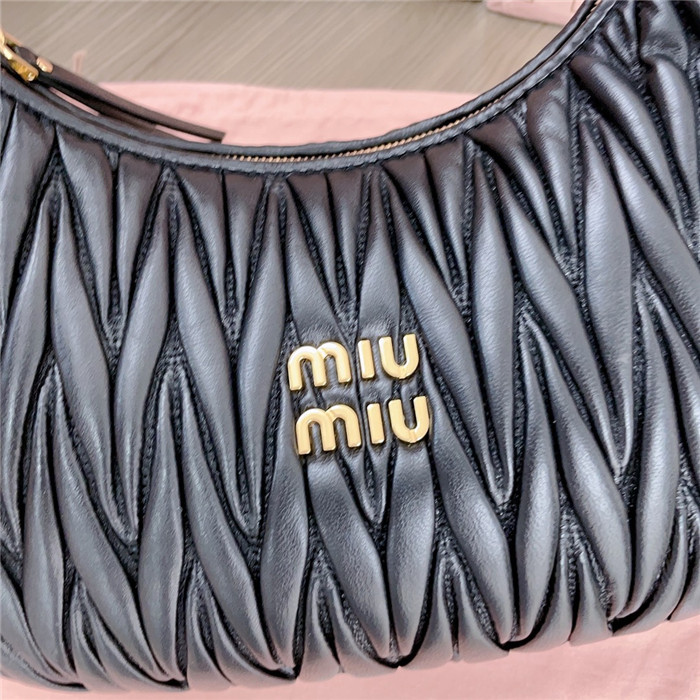 Miumiu  미우미우 완더 마테라쎄 호보백 5BC108