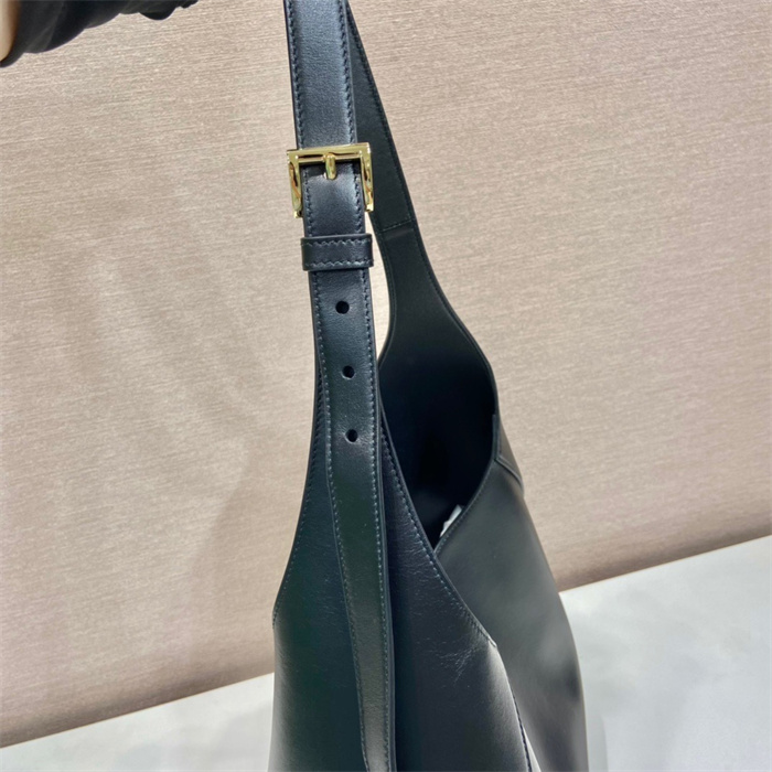 PRADA  프라다 라지 레더 브러시드 숄더백 1BC181