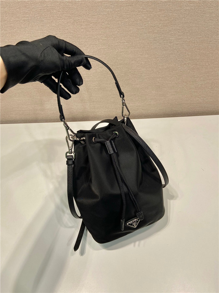  PRADA 프라다 벨라 미니 버캣백 1BA038