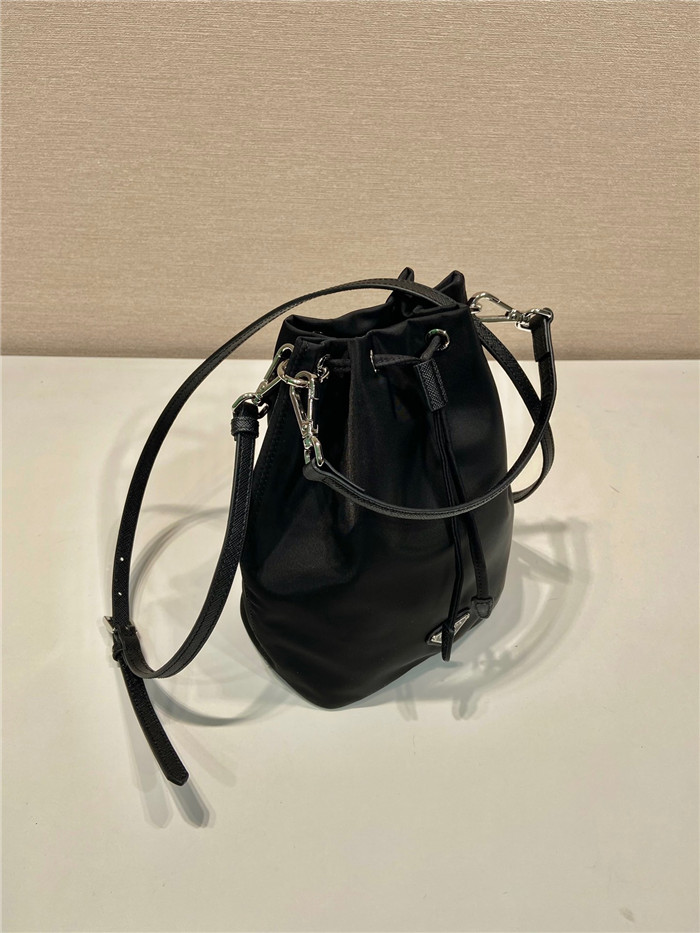  PRADA 프라다 벨라 미니 버캣백 1BA038