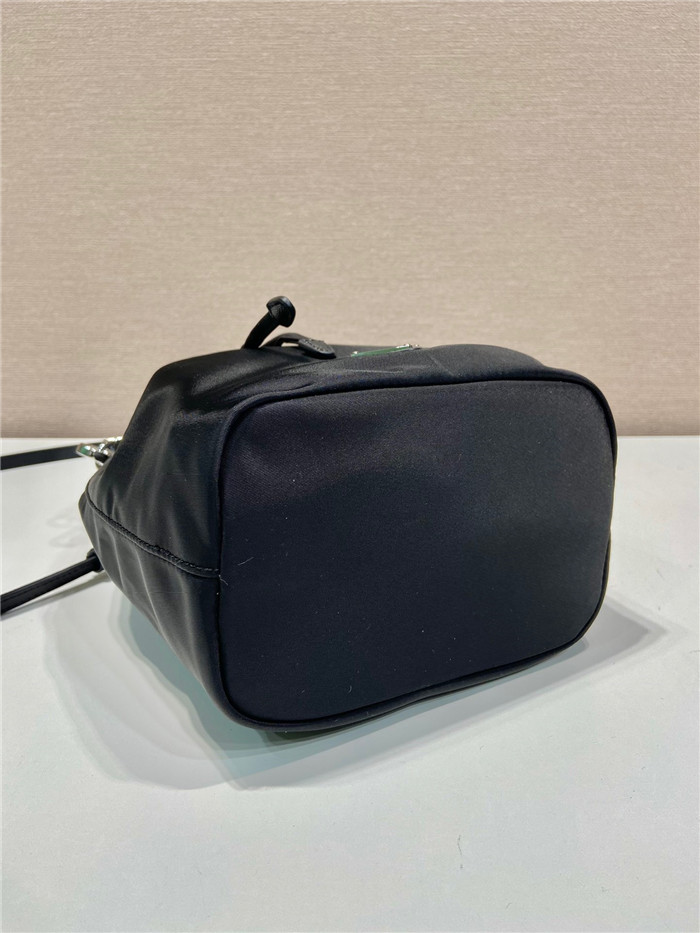  PRADA 프라다 벨라 미니 버캣백 1BA038