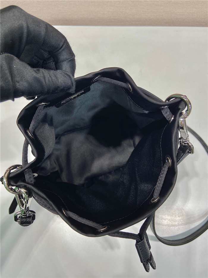  PRADA 프라다 벨라 미니 버캣백 1BA038
