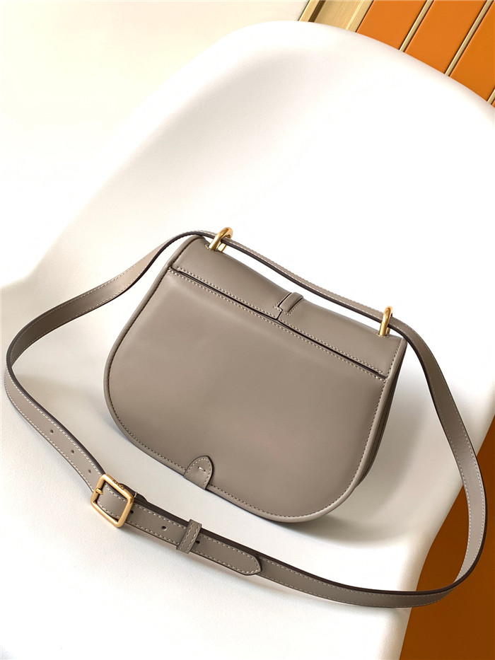 Fendi 펜디 커몬 미듐 F8601
