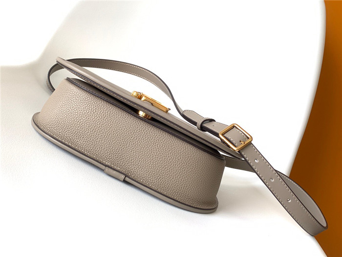 Fendi 펜디 커몬 미듐 F8601