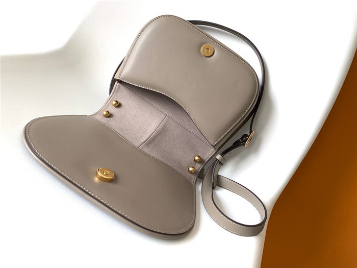 Fendi 펜디 커몬 미듐 F8601