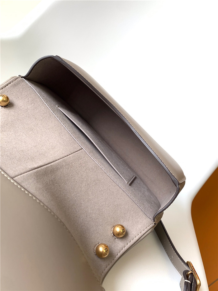 Fendi 펜디 커몬 미듐 F8601