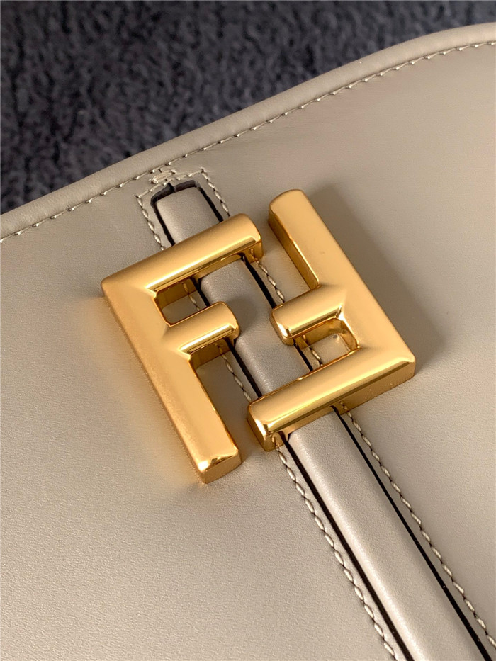 Fendi 펜디 커몬 미듐 F8601