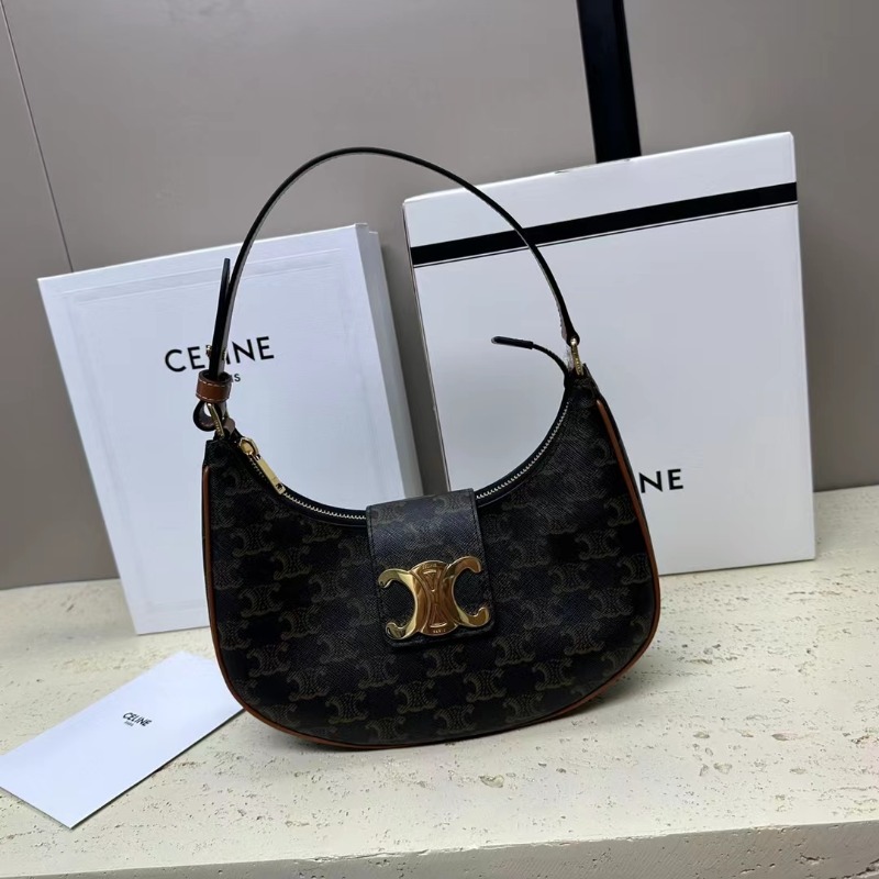  [르세라핌 카즈하] CELINE 셀린느 아바 트리옹프 탠 숄더백