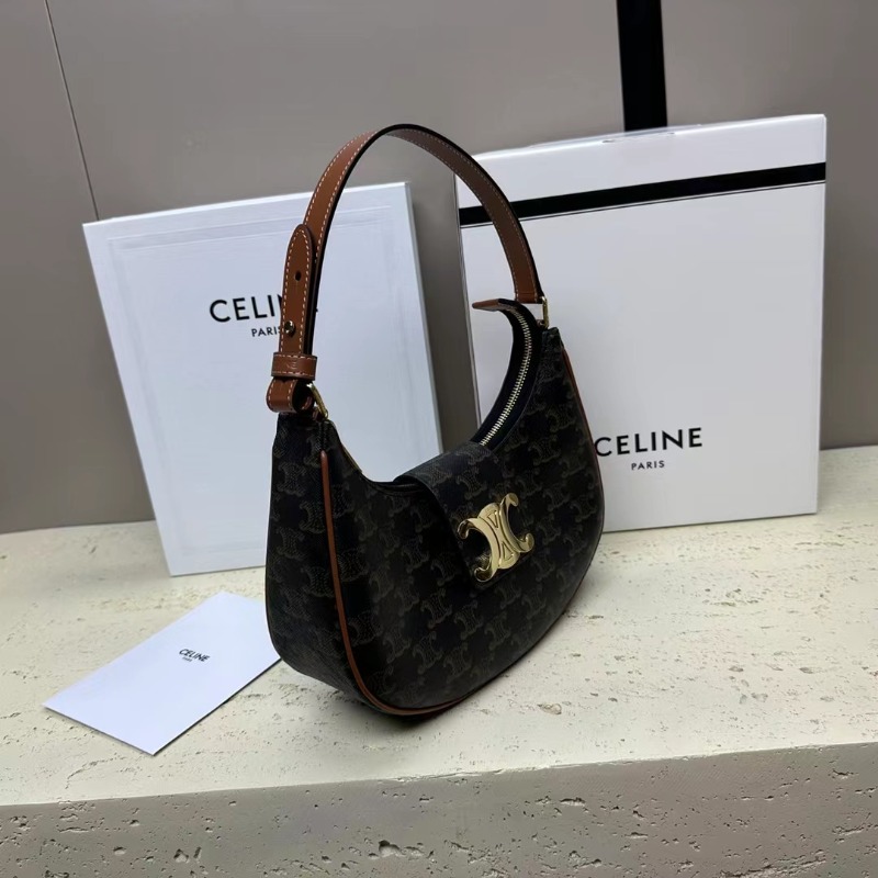  [르세라핌 카즈하] CELINE 셀린느 아바 트리옹프 탠 숄더백