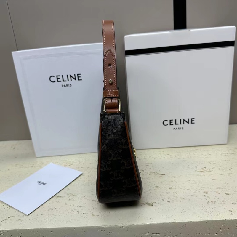  [르세라핌 카즈하] CELINE 셀린느 아바 트리옹프 탠 숄더백