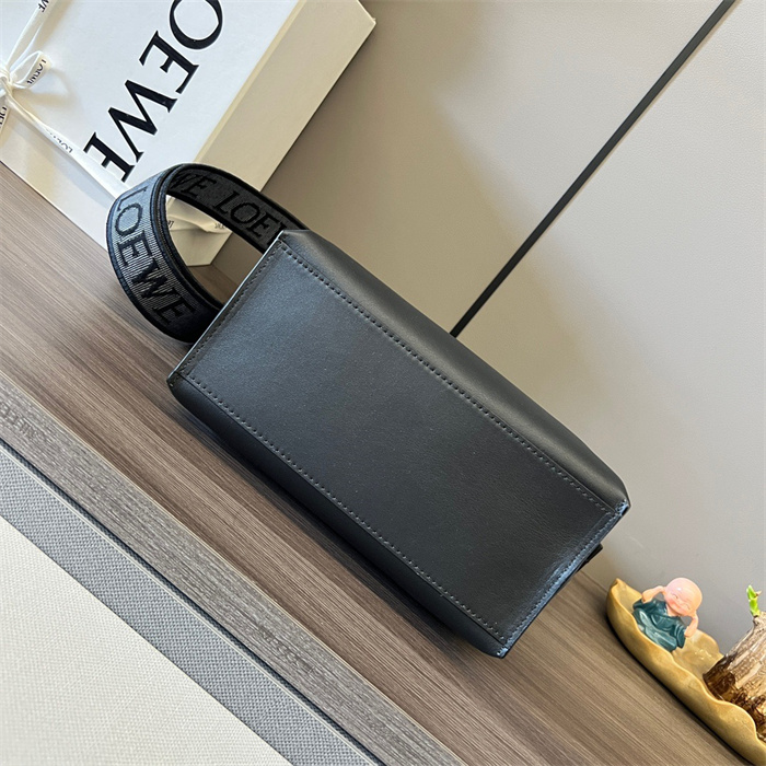 Loewe   로에베 쿠비 숄더백 L69088