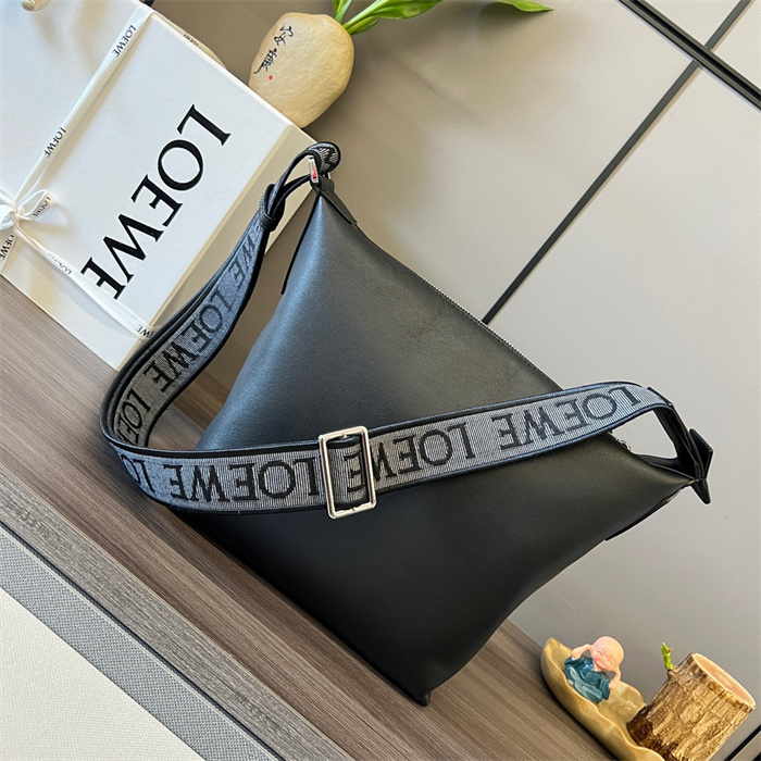 Loewe   로에베 쿠비 숄더백 L69088
