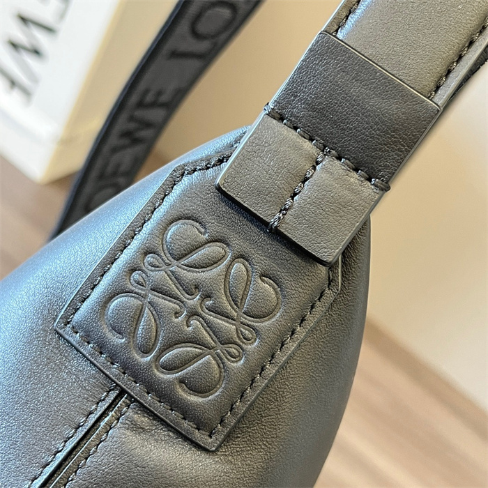 Loewe   로에베 쿠비 숄더백 L69088