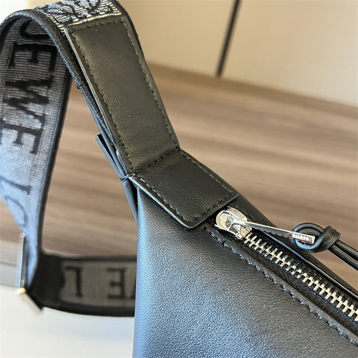 Loewe   로에베 쿠비 숄더백 L69088