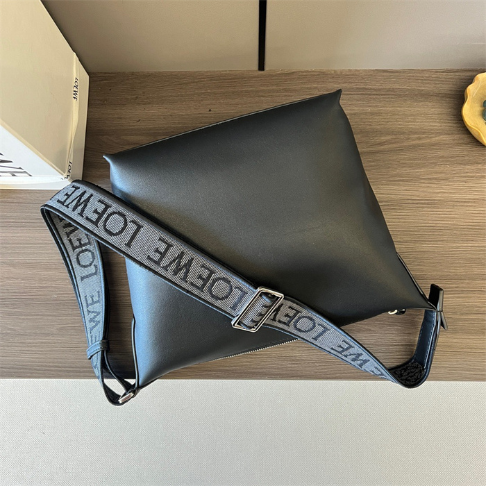 Loewe   로에베 쿠비 숄더백 L69088