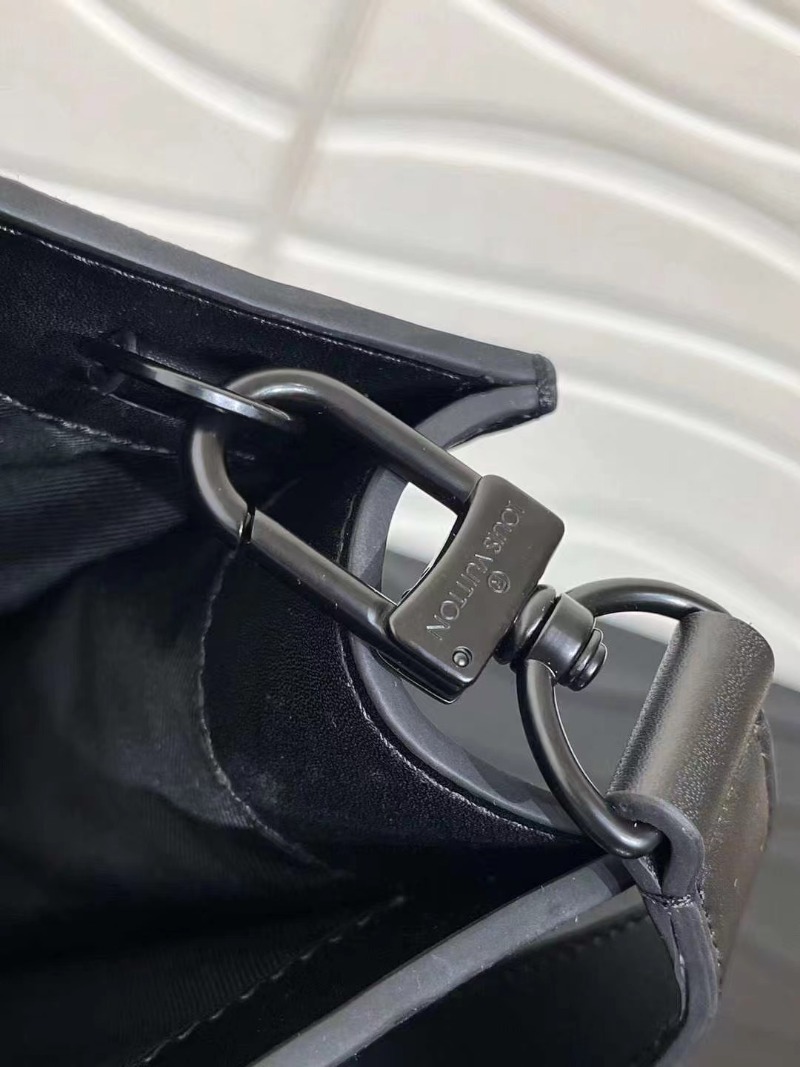 LOUIS VUITTON  루이비통 삭 플라 크로스백 M21866