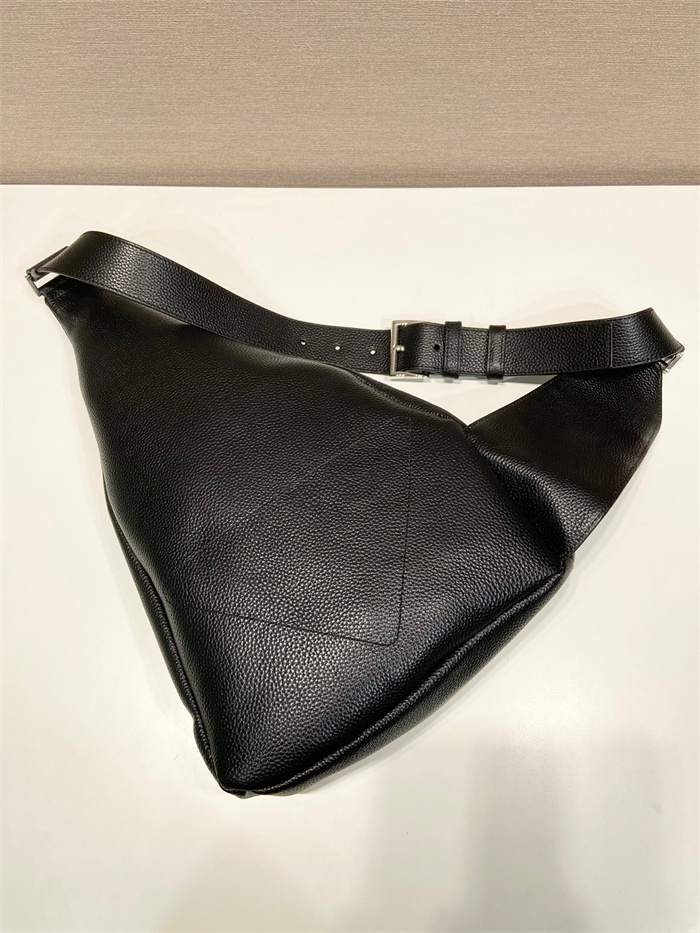 PRADA  프라다 가죽 힙색 2VZ092