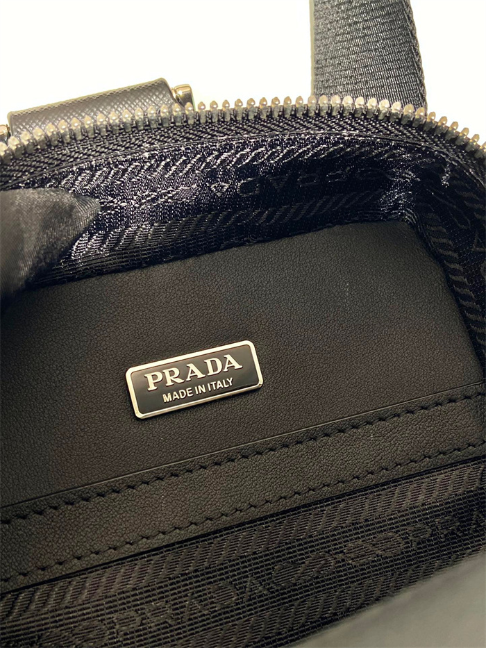 PRADA  프라다 사피아노 로고 크로스백 힙색 2VZ106