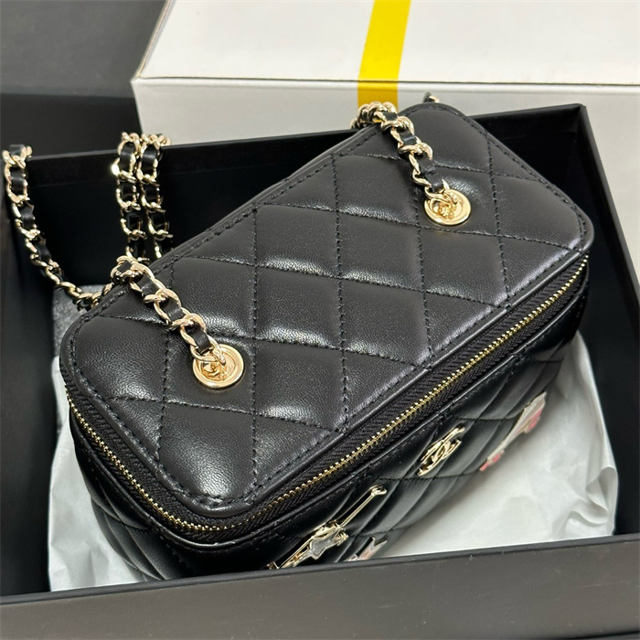 Chanel 샤넬 파우치 백 18CM AS96046