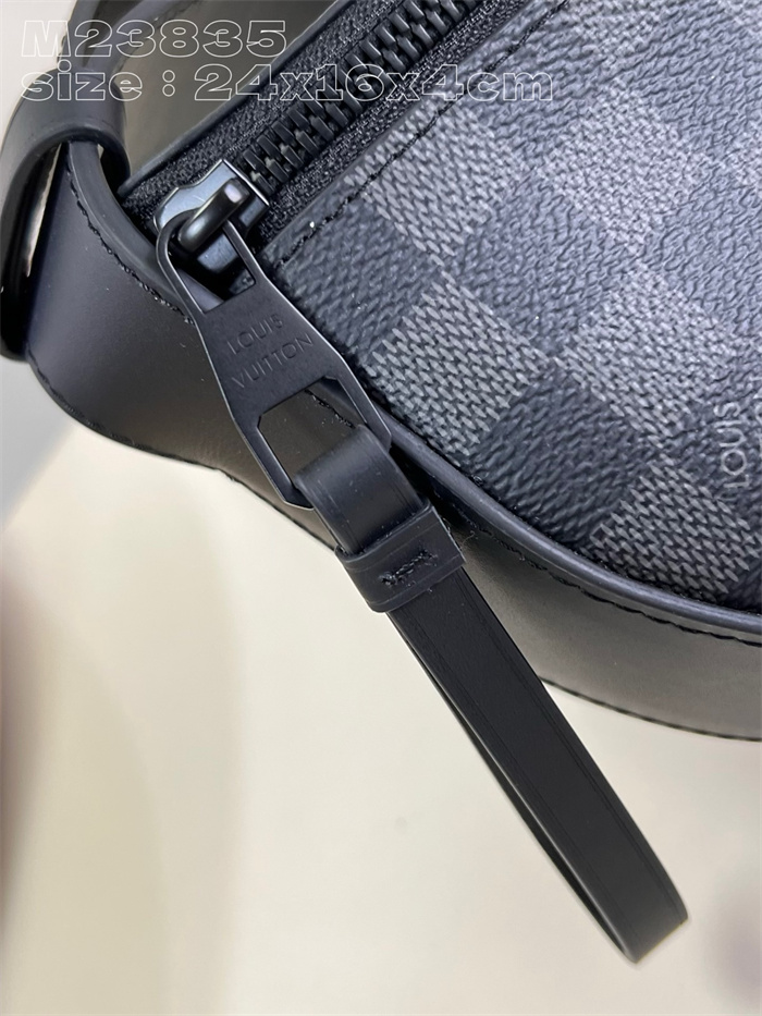 LOUIS VUITTON 루이비통 크로스백&숄더백 LV 문 크로스바디 M23835