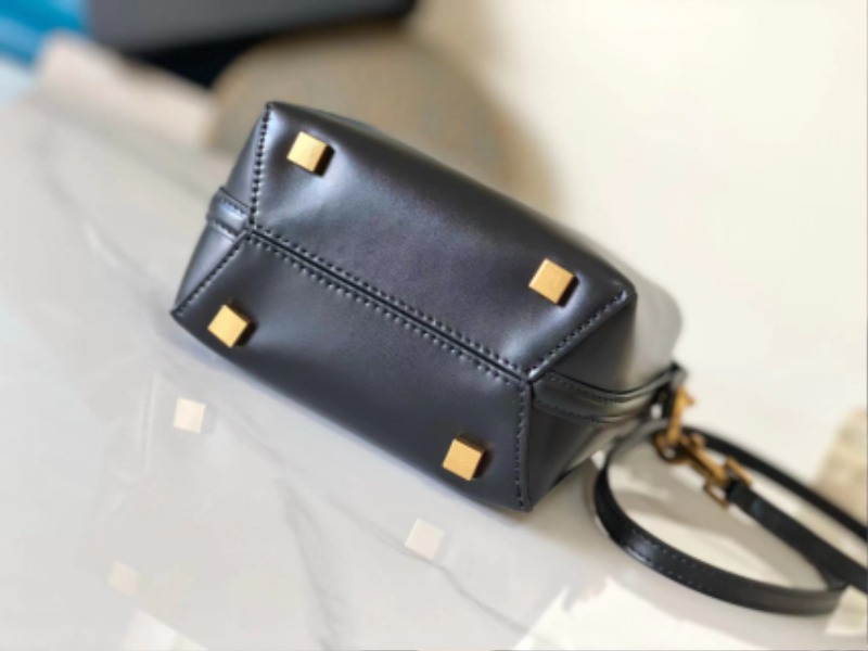 [배우 차정원] Saint Laurent 생로랑 버킷백 LE37