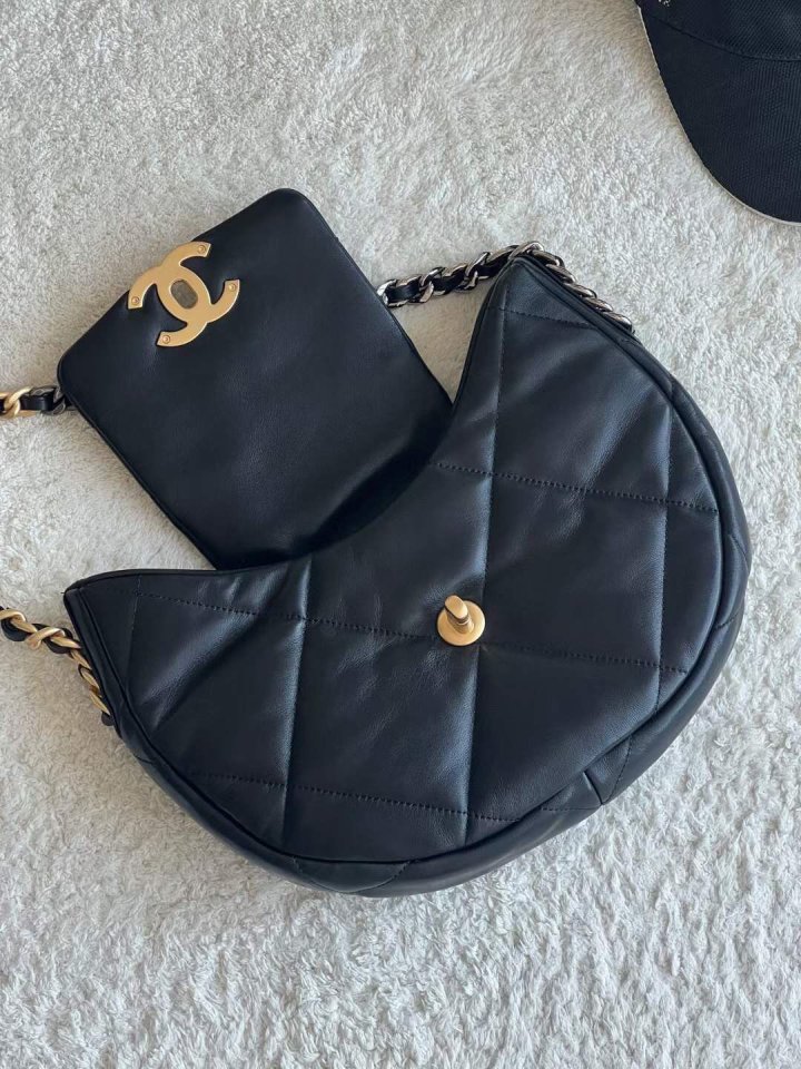  CHANEL 샤넬 24C 크루즈 19플랩 호보백
