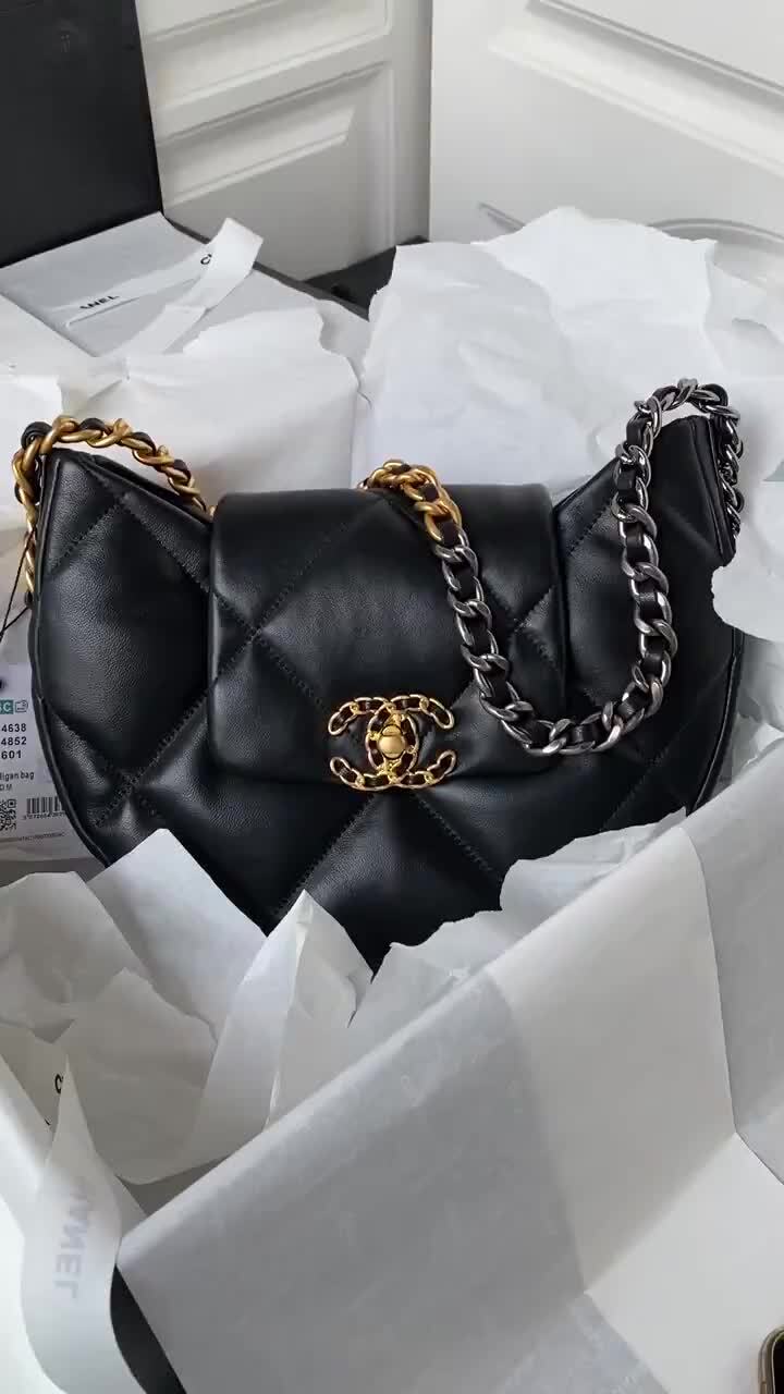  CHANEL 샤넬 24C 크루즈 19플랩 호보백