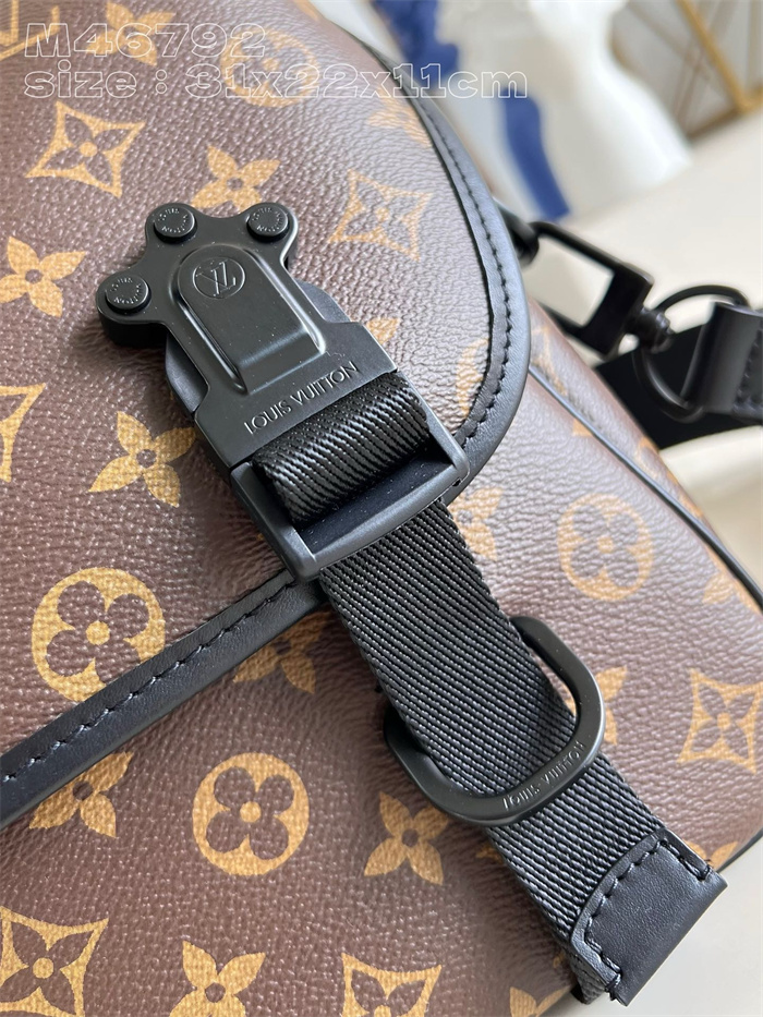 LOUIS VUITTON 루이비통 트레일 메신저백 M46972