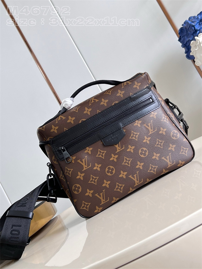LOUIS VUITTON 루이비통 트레일 메신저백 M46972