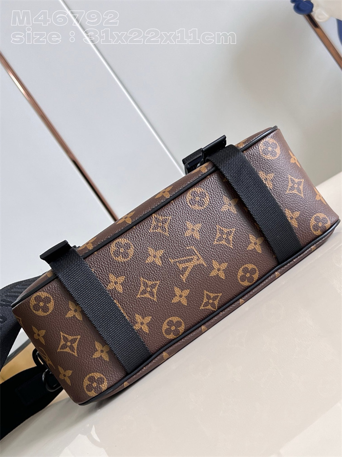 LOUIS VUITTON 루이비통 트레일 메신저백 M46972