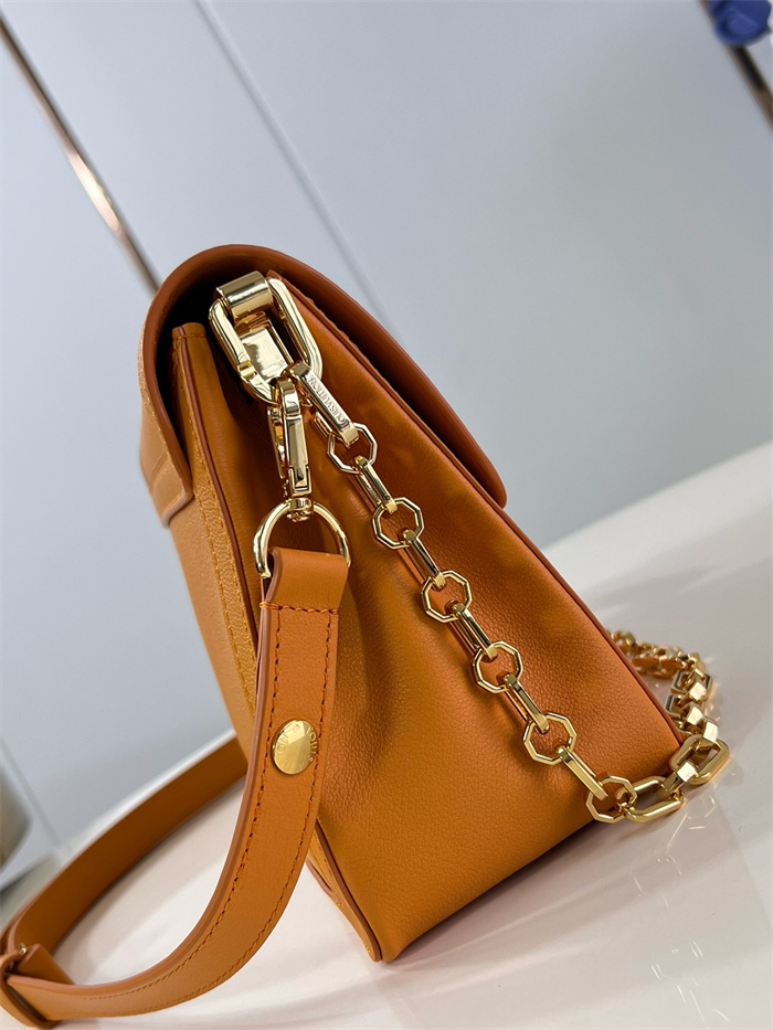 LOUIS VUITTON  루이비통 도핀 소프트 MM M25048