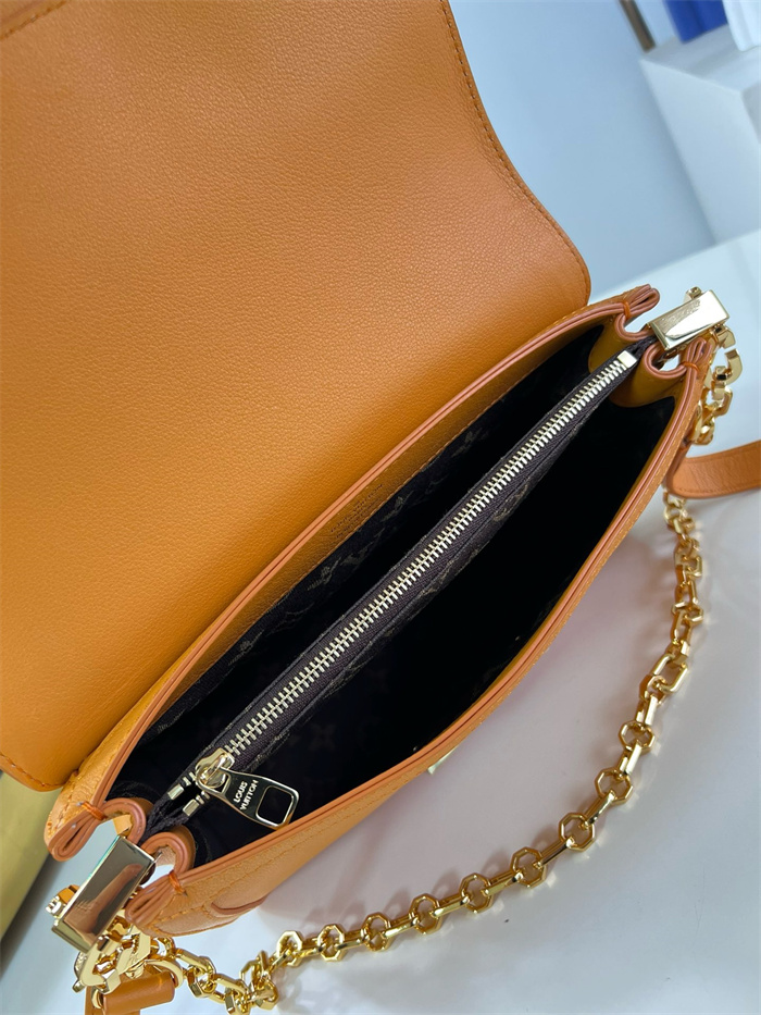 LOUIS VUITTON  루이비통 도핀 소프트 MM M25048